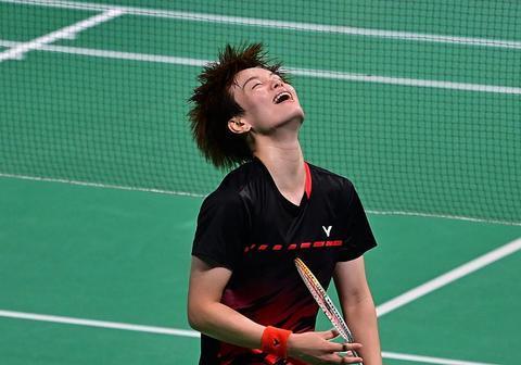 更是对足球 更是对足球