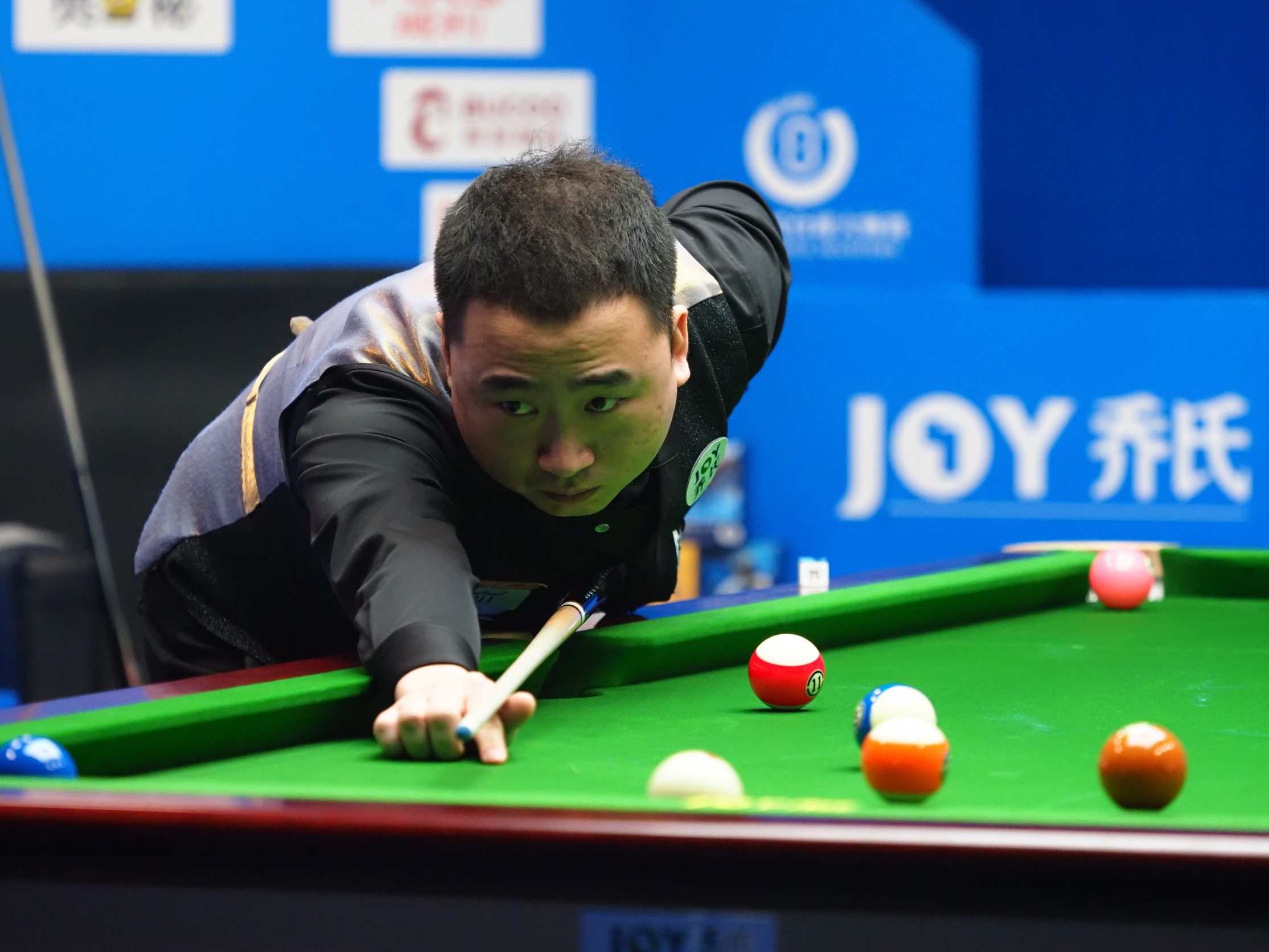 再由后卫球 再由后卫球