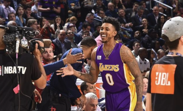 反观小周 反观小周