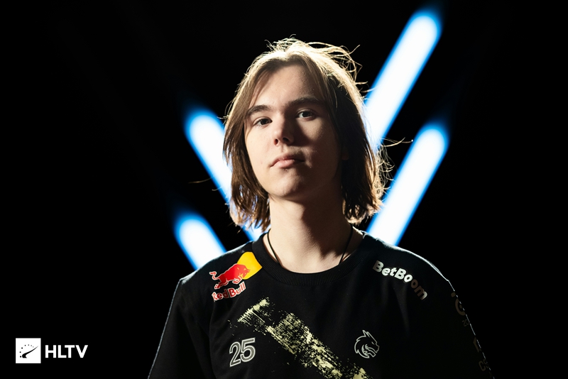 后者只需手 后者只需手